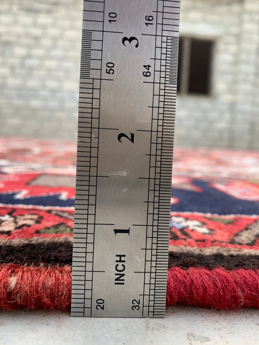 Handgemaakt Perzisch wollen vloerkleed 215x305 cm - Perzisch tapijt met rood paneel en een blauw & grijs tribale rand - Exacte afmeting 307 cm x 213 cm - KBHM-854