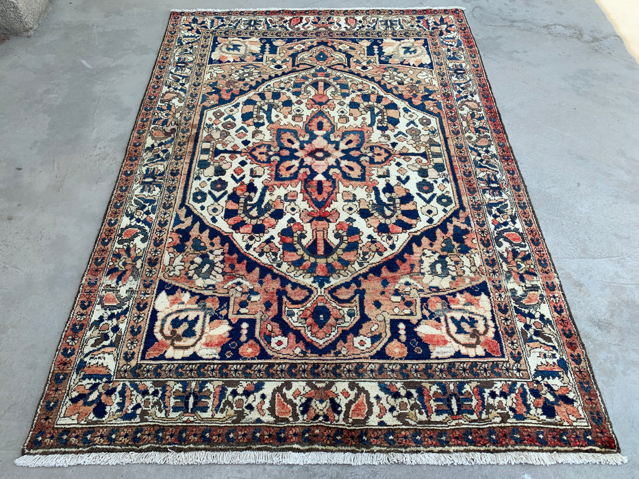 6'10 x 4'8 Handgeknoopt Perzisch wollen tapijt - Ivoorkleurig bloemenmedaillonontwerp met marineblauwe accenten - KBHM-864
