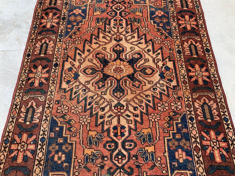 216 cm x 140 cm handgeknoopt Perzisch wollen tapijt - Bruin geometrisch medaillonontwerp met marineblauwe accenten - KBHM-865