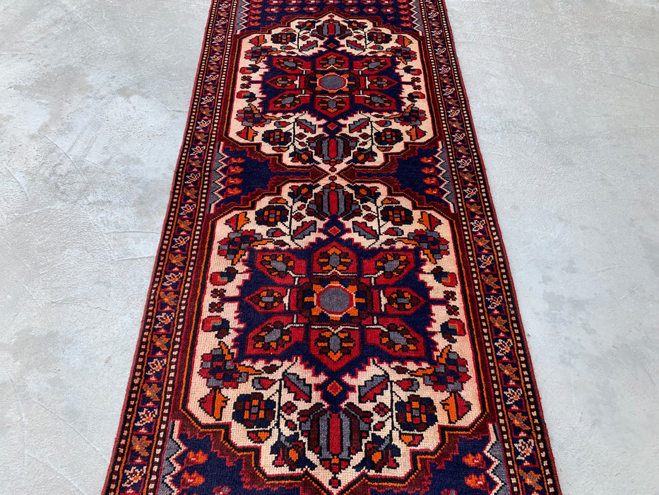 277 x 104 cm handgeknoopt Perzisch wollen loper - Marineblauw tribaal medaillonmotief met ivoorkleurige accenten - KBHM-868