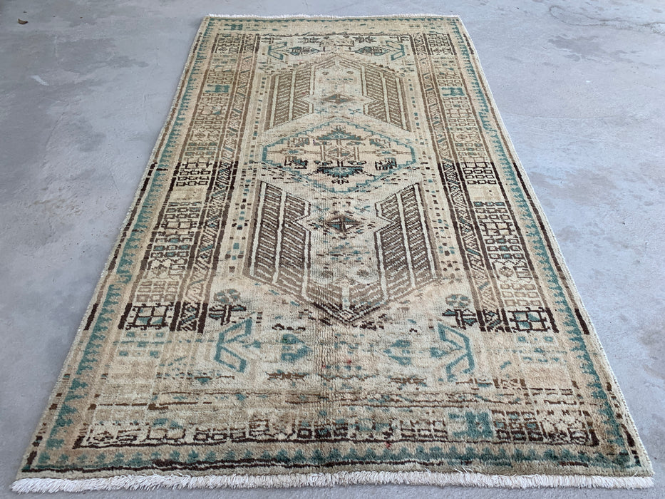 5'6 x 3'6 handgeknoopt Perzisch wollen tapijt - Beige vintage tribaal design met zachtblauwe accenten - KBHM-869