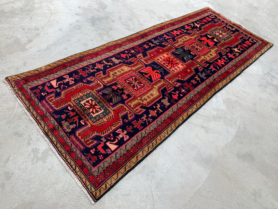 295 cm x 112 cm handgeknoopt Perzisch wollen loper - Marineblauw tribaal geometrisch paneelontwerp met rode accenten - KBHM-896