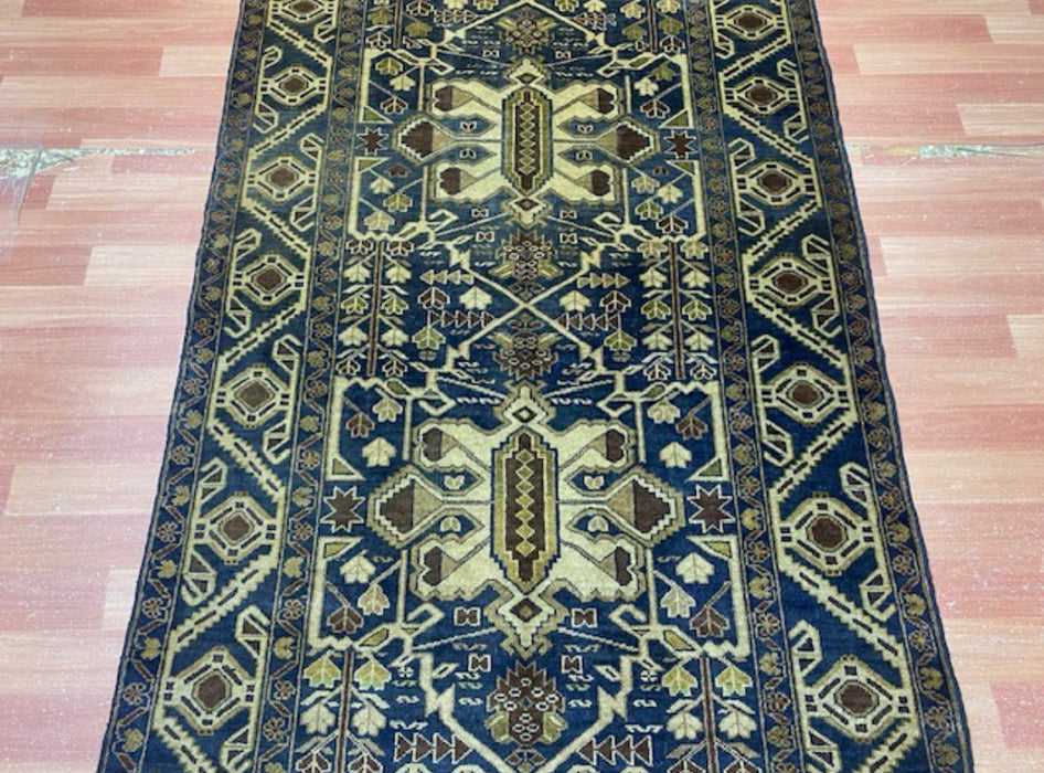 114 cm x 203 cm Handgeknoopt tribaal wollen vloerkleed – marineblauw & beige geometrisch patroon