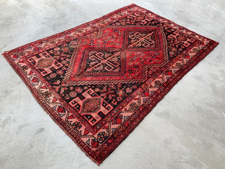 8'4 x 5'7 handgeknoopt Perzisch wollen tapijt - Rood & Houtskool geometrisch tribaal medaillonontwerp - KBHM-903