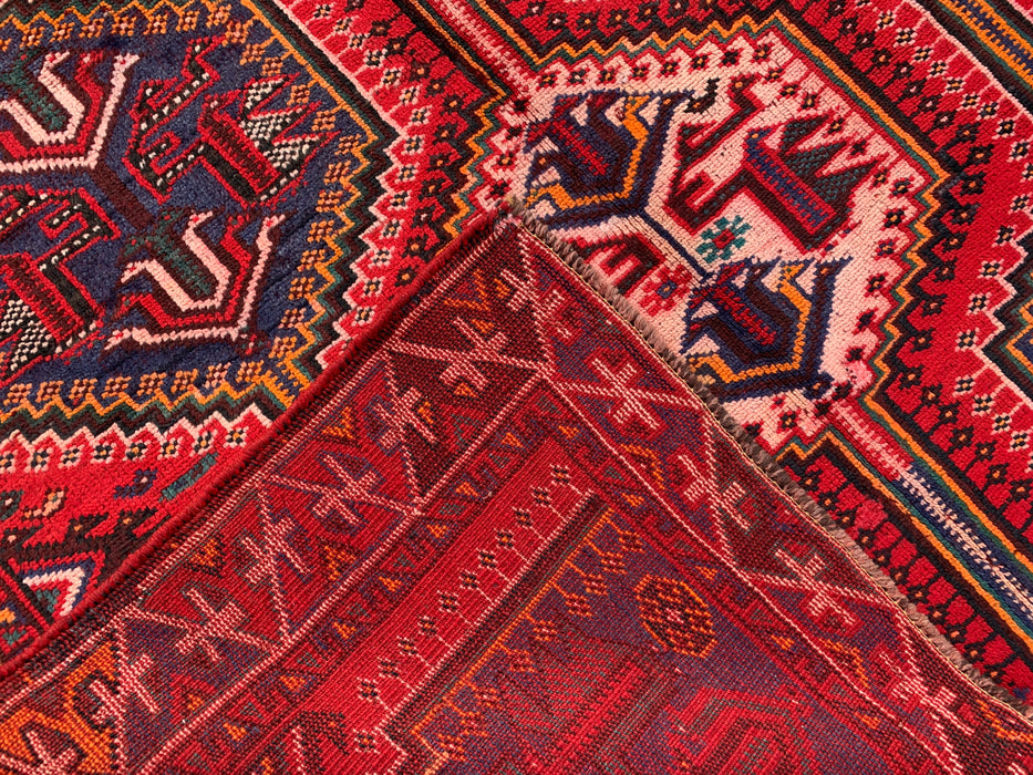7'10 x 5'0 handgeknoopt Perzisch wollen vloerkleed - Rood tribaal geometrisch medaillonontwerp met blauwe accenten - KBHM-910