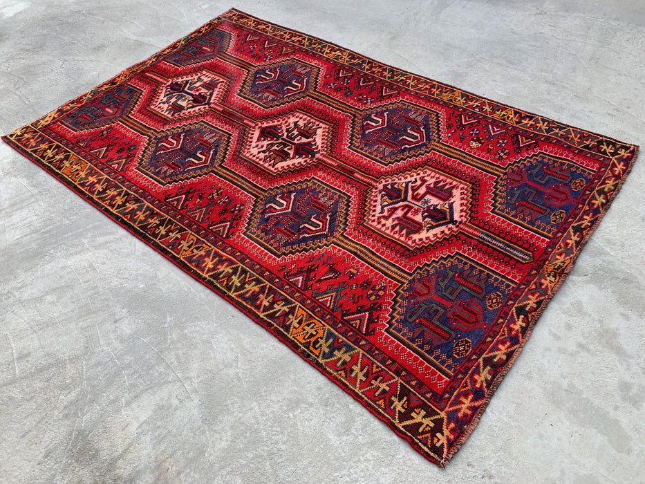7'10 x 5'0 handgeknoopt Perzisch wollen vloerkleed - Rood tribaal geometrisch medaillonontwerp met blauwe accenten - KBHM-910