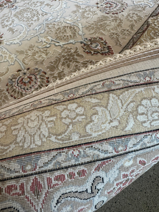 Luxe Perzisch machinaal vervaardigd tapijt – Beige / Roestkleurige bloemenrand – 215 x 305 cm