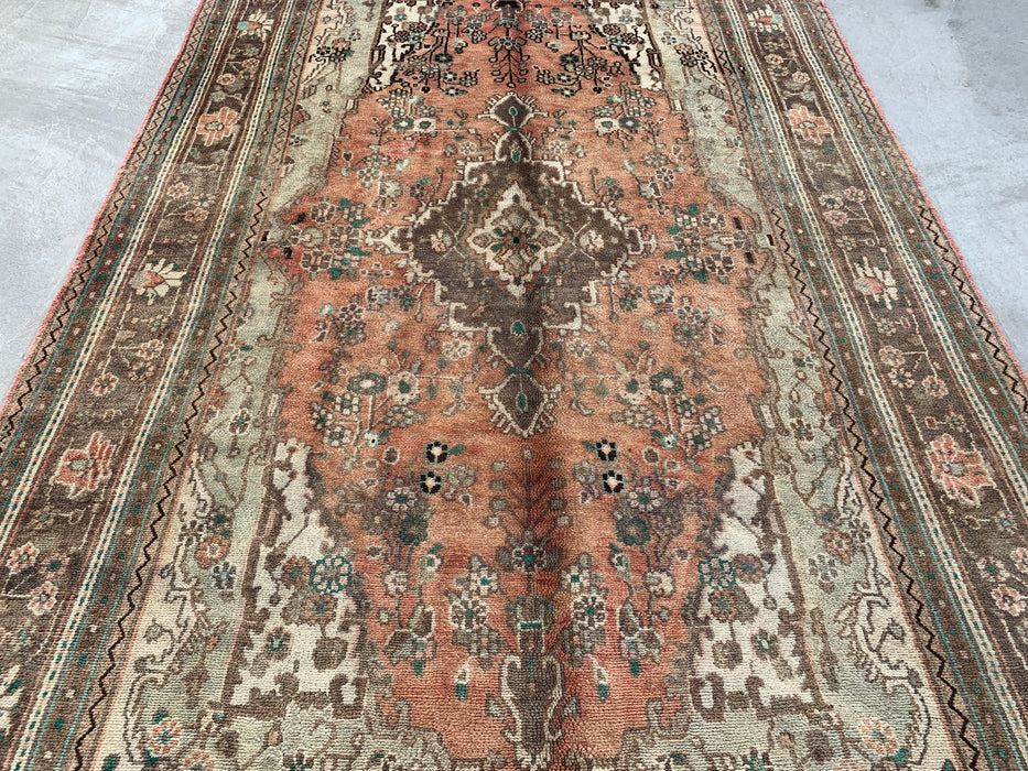 Handgemaakt Perzisch wollen vloerkleed 7x10 - Vervaagd beige & perzik vintage bloemenmedaillon Perzisch stijl vloerkleed - Exacte maat 312 cm x 196 cm - KBHM-938