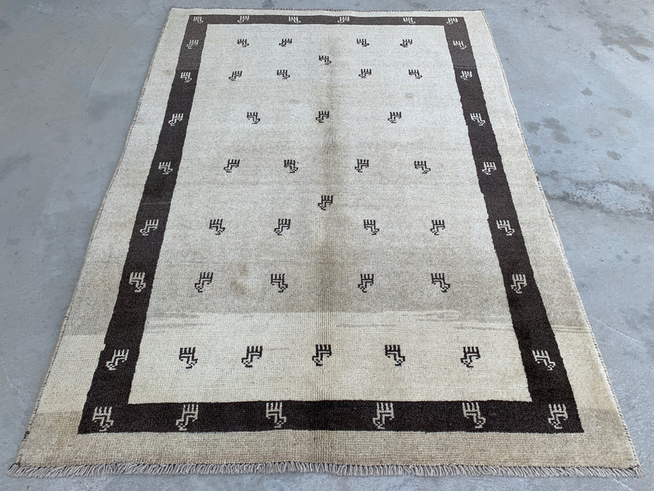 165 x 119 cm handgeknoopt Perzisch wollen vloerkleed - Ivoor met minimalistisch diermotief - KBHM-951