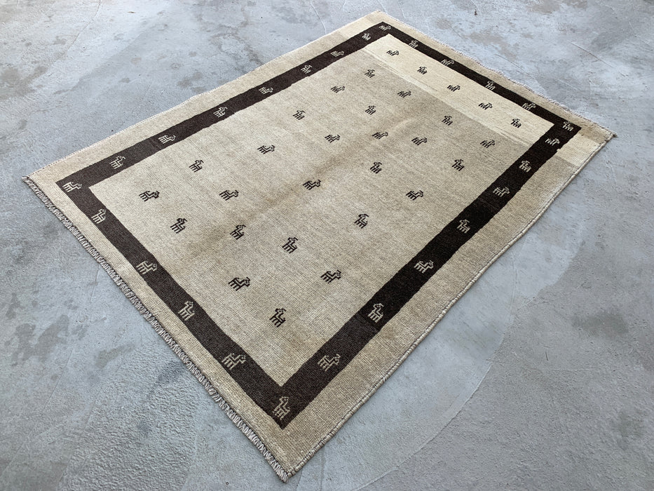 165 x 119 cm handgeknoopt Perzisch wollen vloerkleed - Ivoor met minimalistisch diermotief - KBHM-951