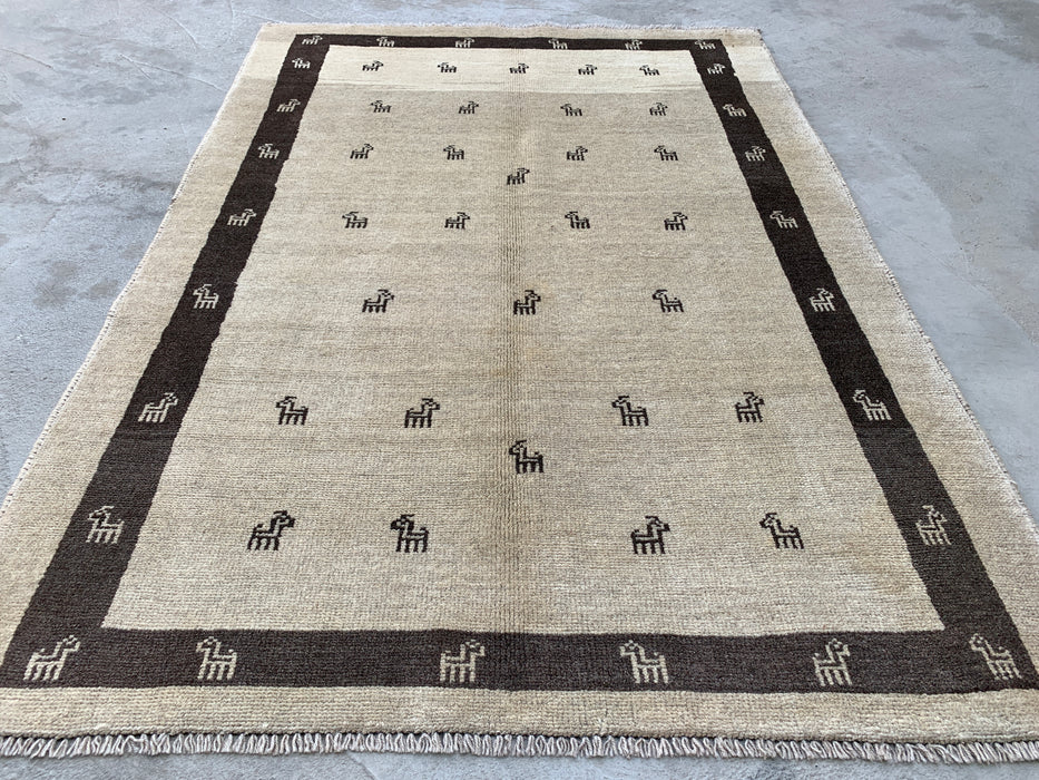 165 x 119 cm handgeknoopt Perzisch wollen vloerkleed - Ivoor met minimalistisch diermotief - KBHM-951