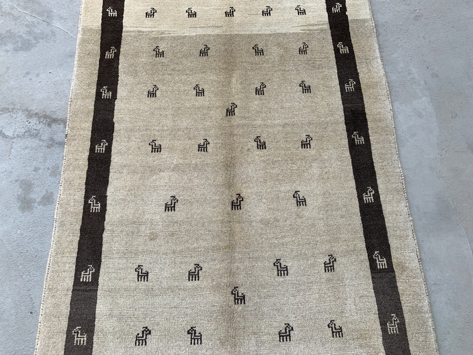 165 x 119 cm handgeknoopt Perzisch wollen vloerkleed - Ivoor met minimalistisch diermotief - KBHM-951