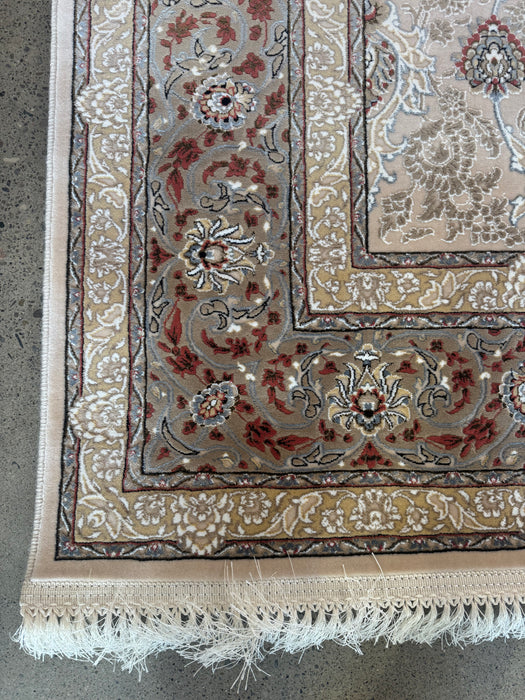 Luxe Perzisch machinaal vervaardigd tapijt – Beige / Roestkleurige bloemenrand – 215 x 305 cm