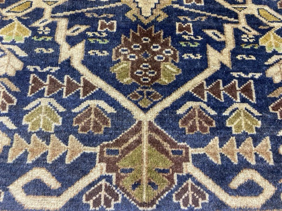 114 cm x 203 cm Handgeknoopt tribaal wollen vloerkleed – marineblauw & beige geometrisch patroon