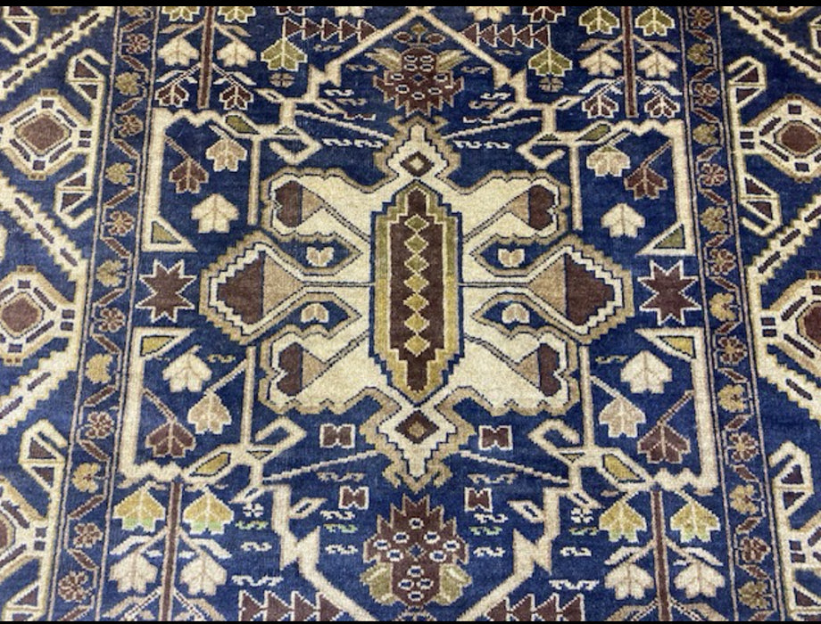 114 cm x 203 cm Handgeknoopt tribaal wollen vloerkleed – marineblauw & beige geometrisch patroon