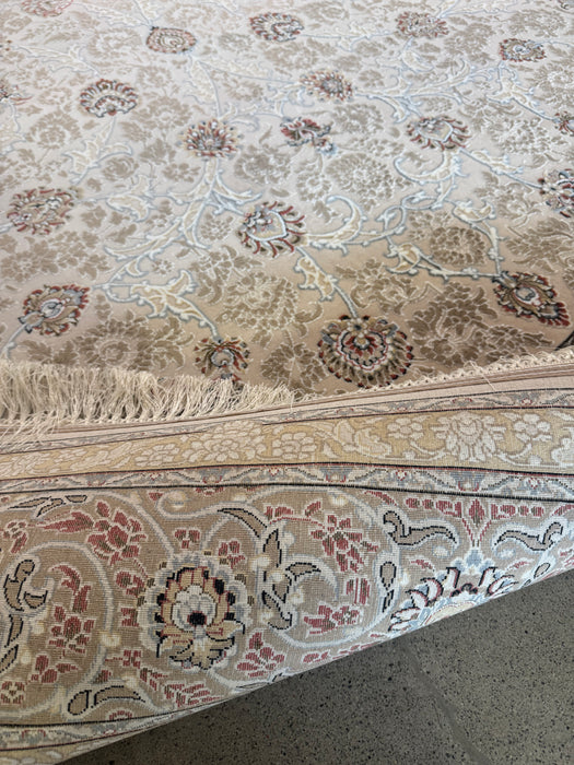 Luxe Perzisch machinaal vervaardigd tapijt – Beige / Roestkleurige bloemenrand – 215 x 305 cm