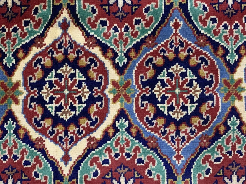 7' x 10' Tribal Hand Knotted 100% Wool Area rug